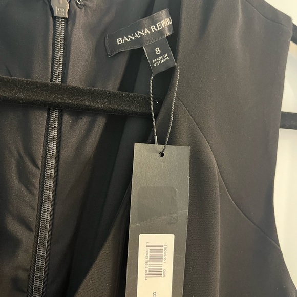 Elegant Black Jumpsuit - Picture 2 of 3